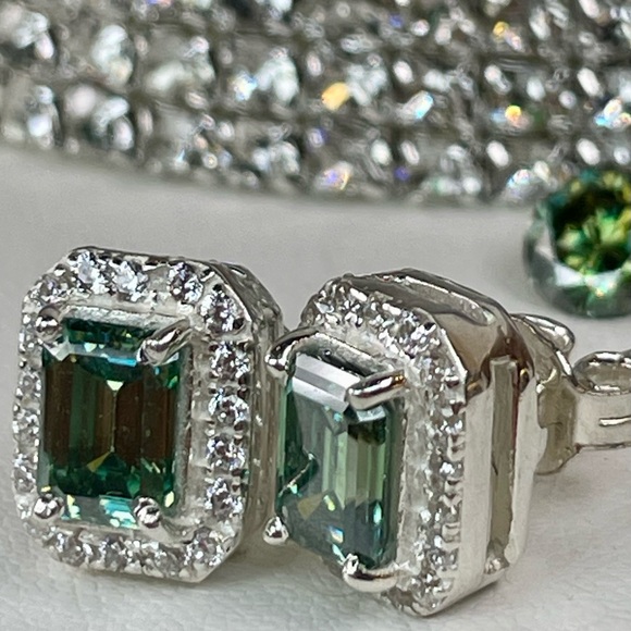 Clearance‼️Certified 2.5ct Diamond silver stud earrings 925. Green and white - Picture 15 of 16